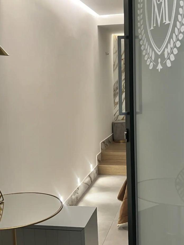 Elegant Nel Centro Di Couette-café *